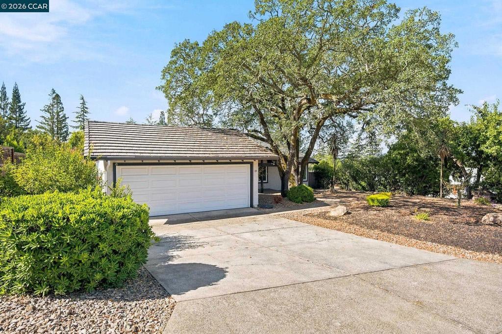19 Inverness Dr