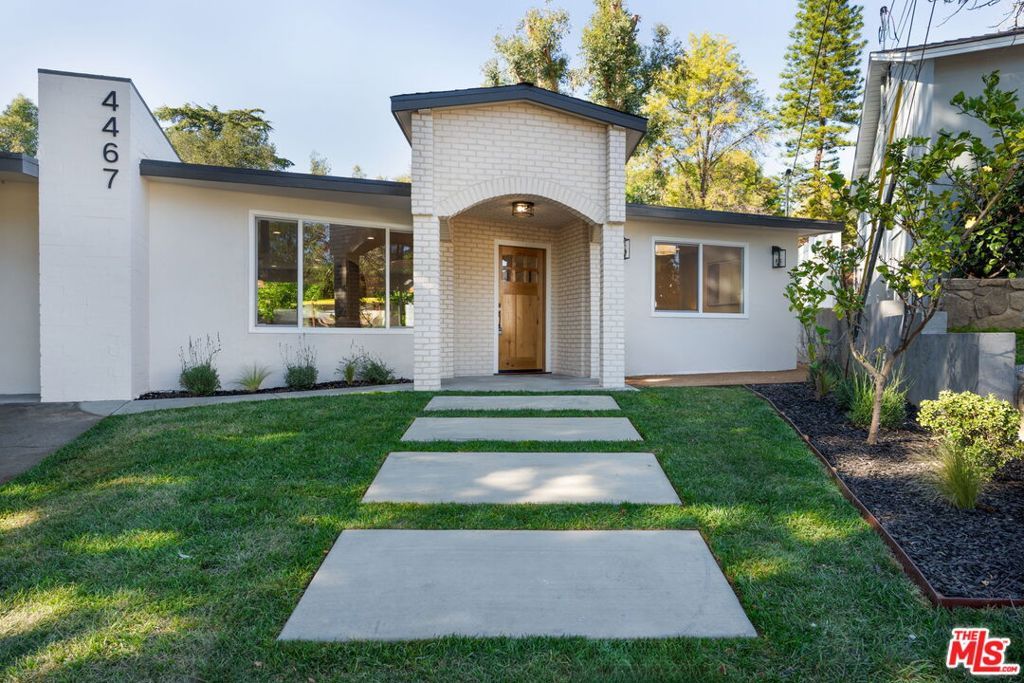 Photo of 4467 Ardara Place, La Canada Flintridge, CA 91011 (MLS # 26664645)