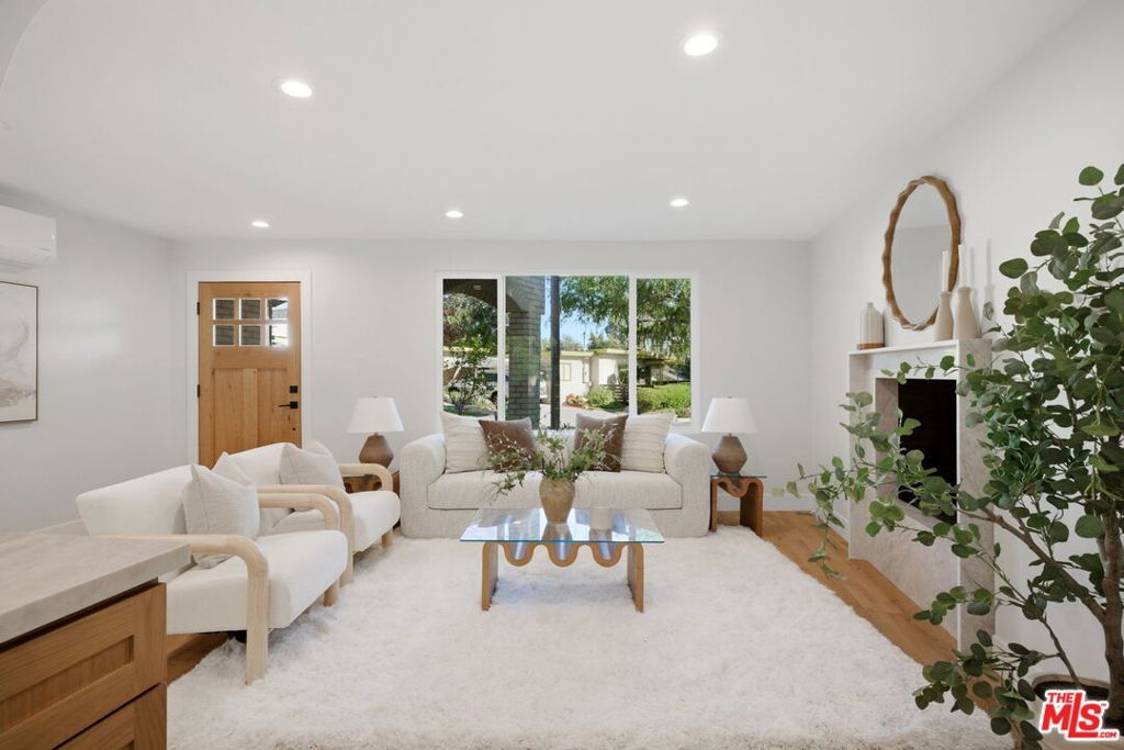 Photo of 4467 Ardara Place, La Canada Flintridge, CA 91011 (MLS # 26664645)