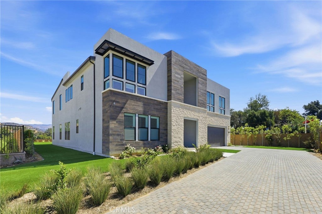 22801 Seaqua Circle