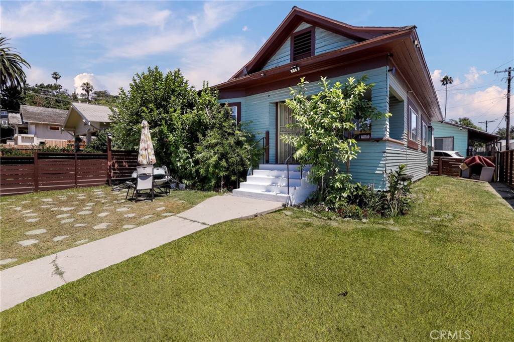 Properties 2 115 119 W Avenue 43