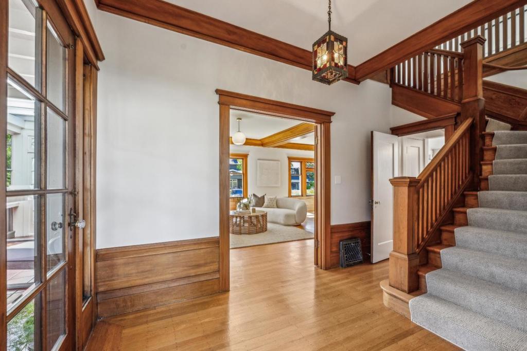 310 Chapin Lane