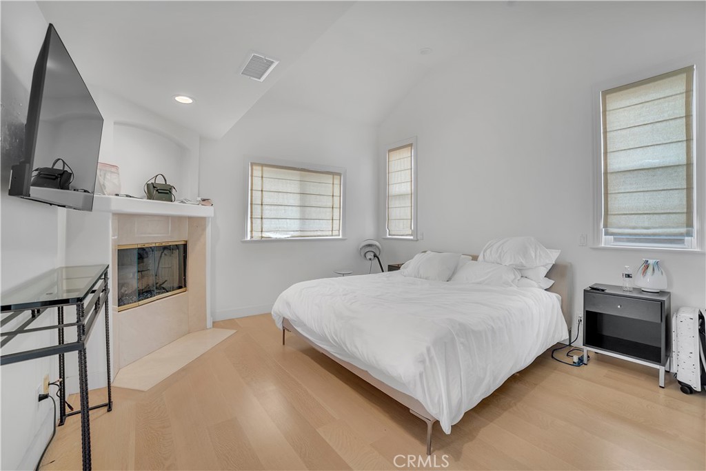 Corona del Mar South of PCH (CDMS) - Residential Lease