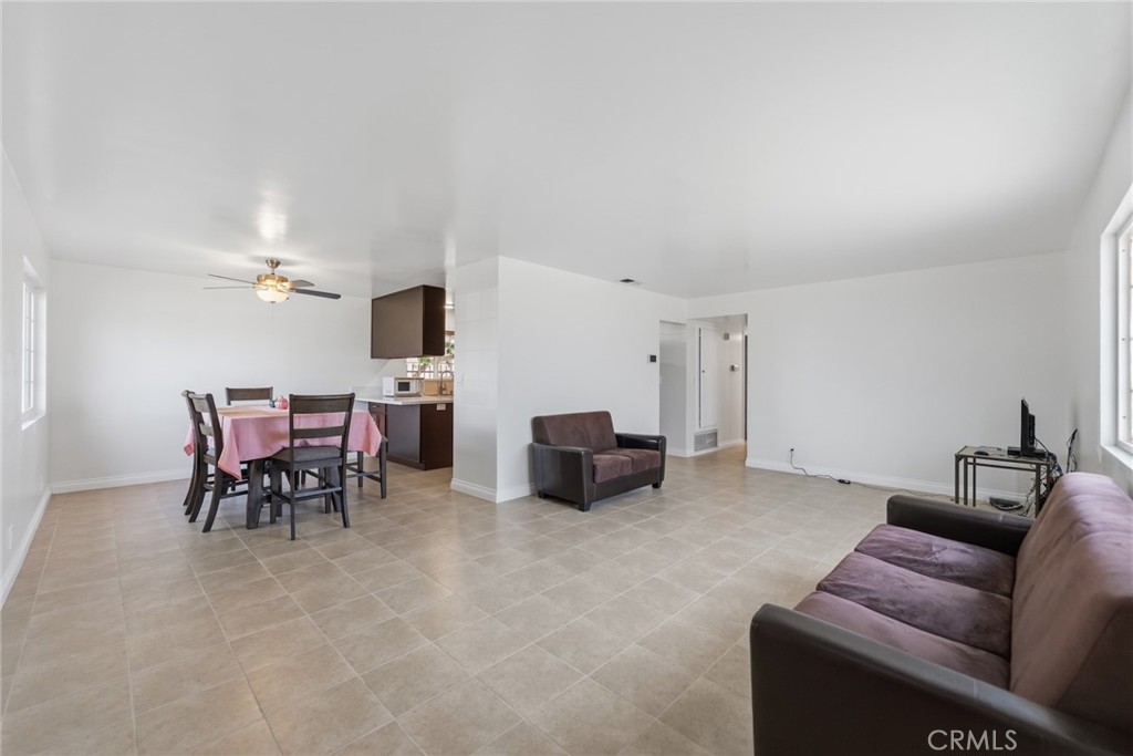 706 E Palmer