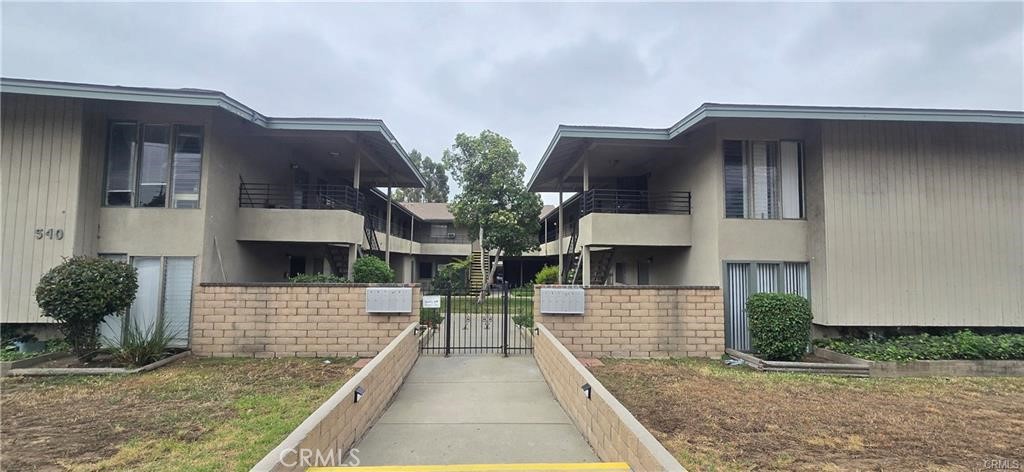 Lovely unit located on the 2nd floor. Fresh interior paint, Newer remodel about a year ago. Good size bedroom and bath. One assigned carport parking space. Coin laundry in the complex. Easy access to 10 Frwy.