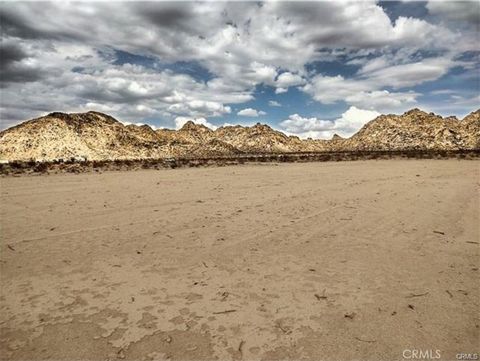 Photo of 0 Stellar Road, Lucerne Valley, CA 92356 (MLS # HD26024668)