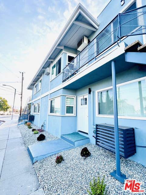 Photo of 421 E Chevy Chase Drive #1, Glendale, CA 91205 (MLS # 26861097)