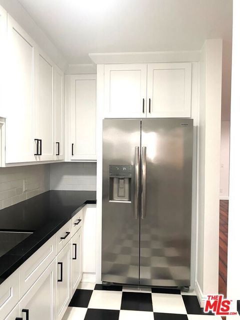Photo of 8403 Blackburn Ave #207, Los Angeles, CA 90048 (MLS # 25558413) Photo of 8403 Blackburn Ave #207, Los Angeles, CA 90048 (MLS # 25558413)