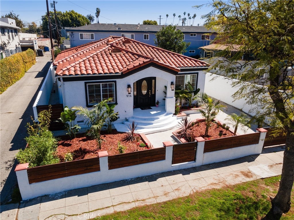 916 N Oxford Ave, Los Angeles CA 90029