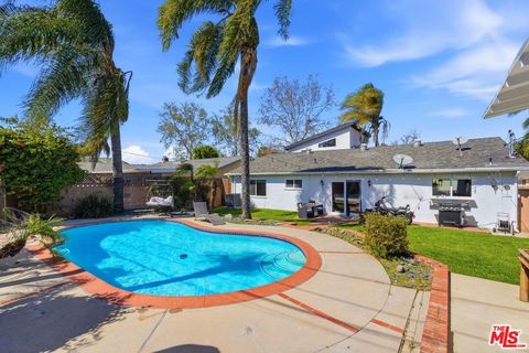 Photo of 23320 Bassett Street, West Hills, CA 91307 (MLS # 26663363)