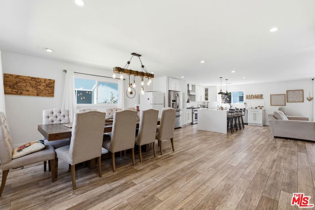 Photo of 23320 Bassett Street, West Hills, CA 91307 (MLS # 26663363)