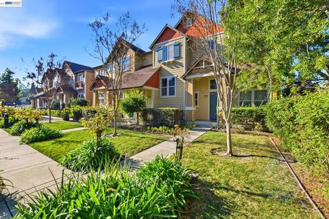 Photo of 43220 43220 Giovanni Terrace Ter, Fremont, CA 94539 (MLS # 41126195)