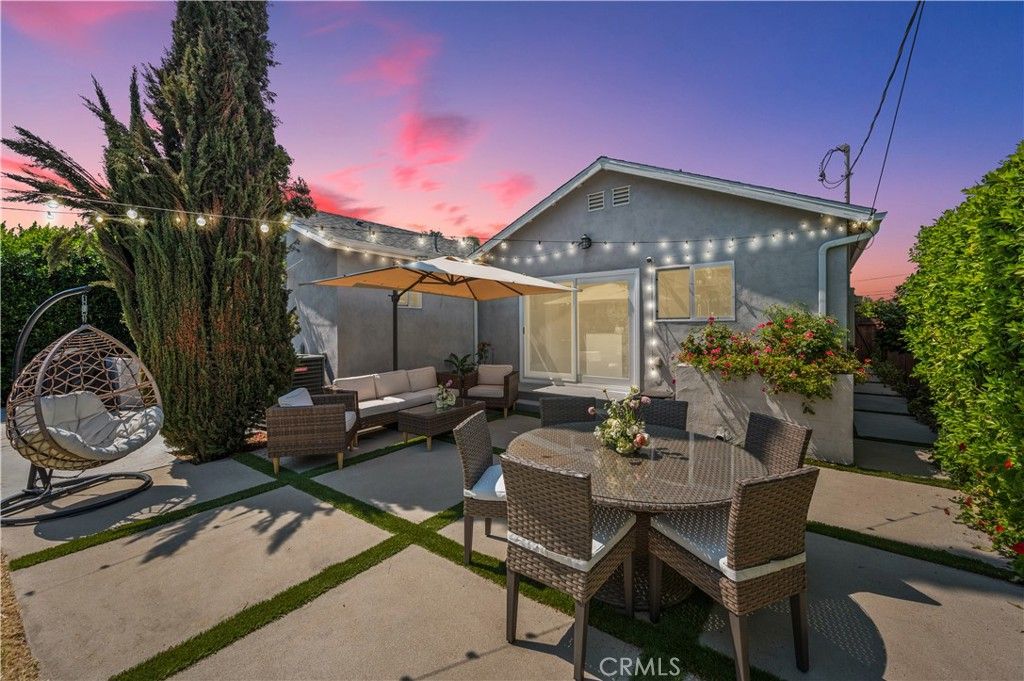Photo of 17642 Calvert Street, Encino, CA 91316 (MLS # SR25224130)
