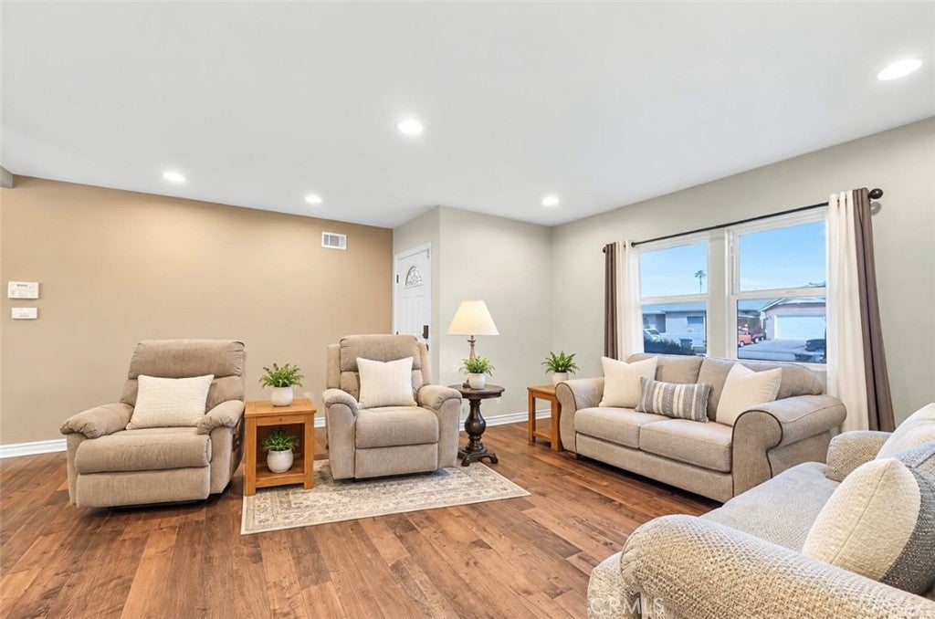 658 N Milford