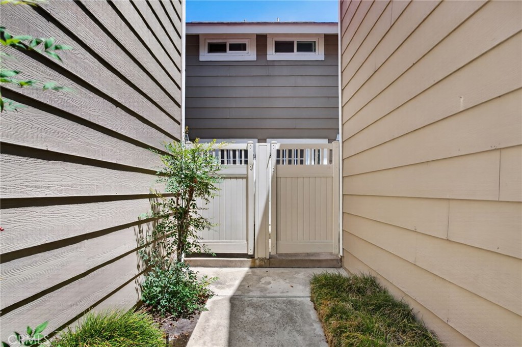 5041 E Almond Avenue E 5