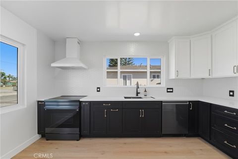 Photo of 9312 S 6th Avenue, Inglewood, CA 90305 (MLS # SW25220965)