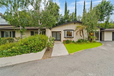 4901 Amigo Avenue Tarzana CA 91356