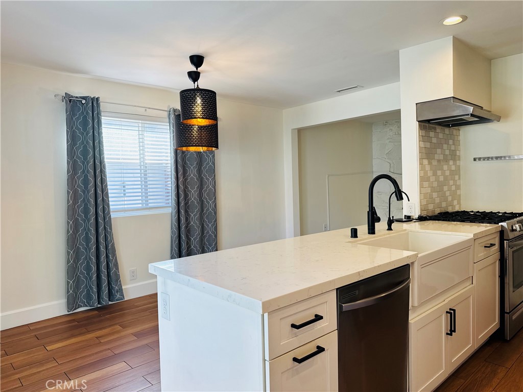 1525 W Malvern