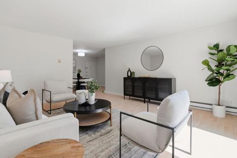 Photo of 1031 Crestview Drive #305, Mountain View, CA 94040 (MLS # ML82040255)