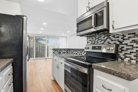 Photo of 6542 Ocean Crest Drive #D104, Rancho Palos Verdes, CA 90275 (MLS # ML82029513)