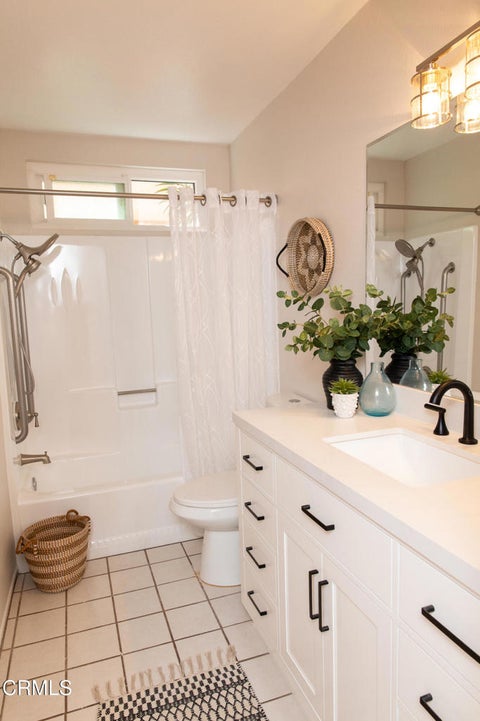 Tiny photo for 286 Melrose Drive, Oxnard, CA 93035 (MLS # V1-39203)