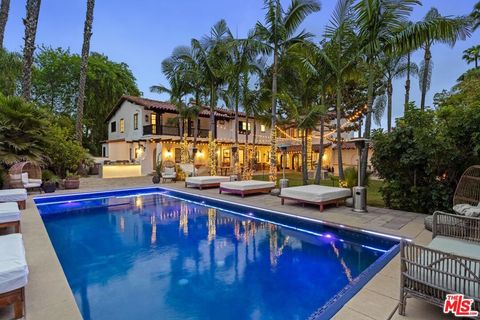 Photo of 9451 Sunset Boulevard, Beverly Hills, CA 90210 (MLS # 25578319)