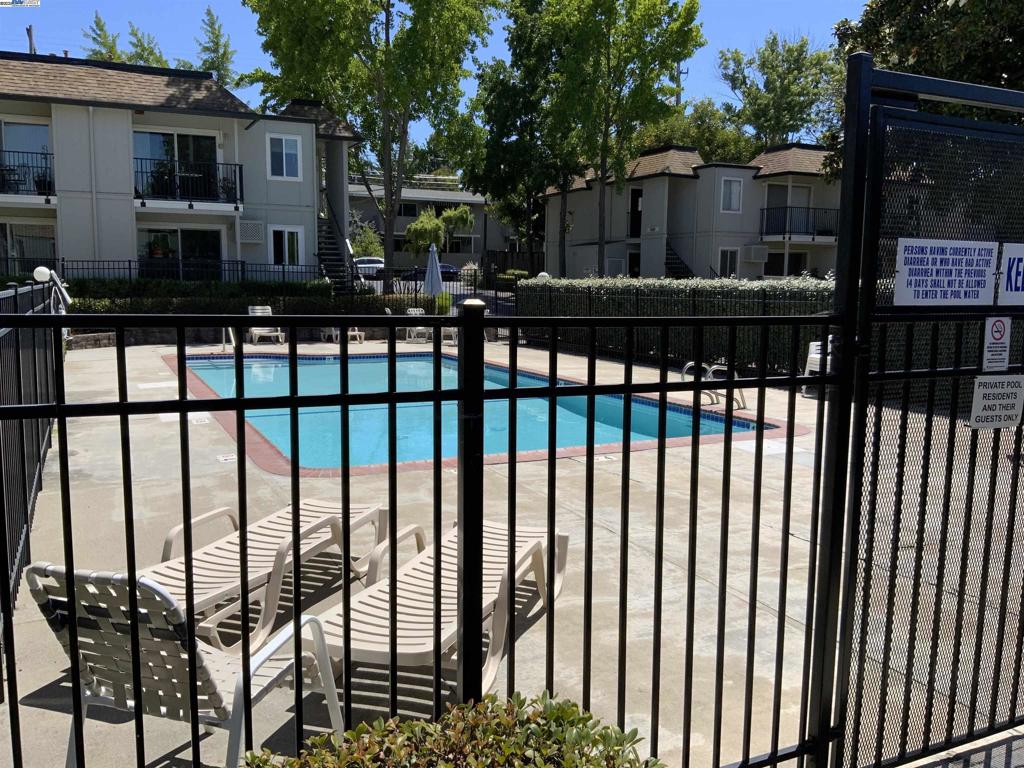 SUNNY WEST - Residential