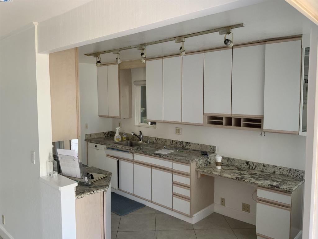 SUNNY WEST - Residential