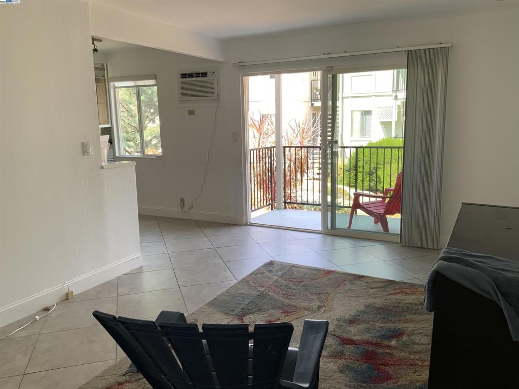 Ready to move-in //. Nice, Clean & very well maintained// perfect for. Small family// First Time Home Buyer special!