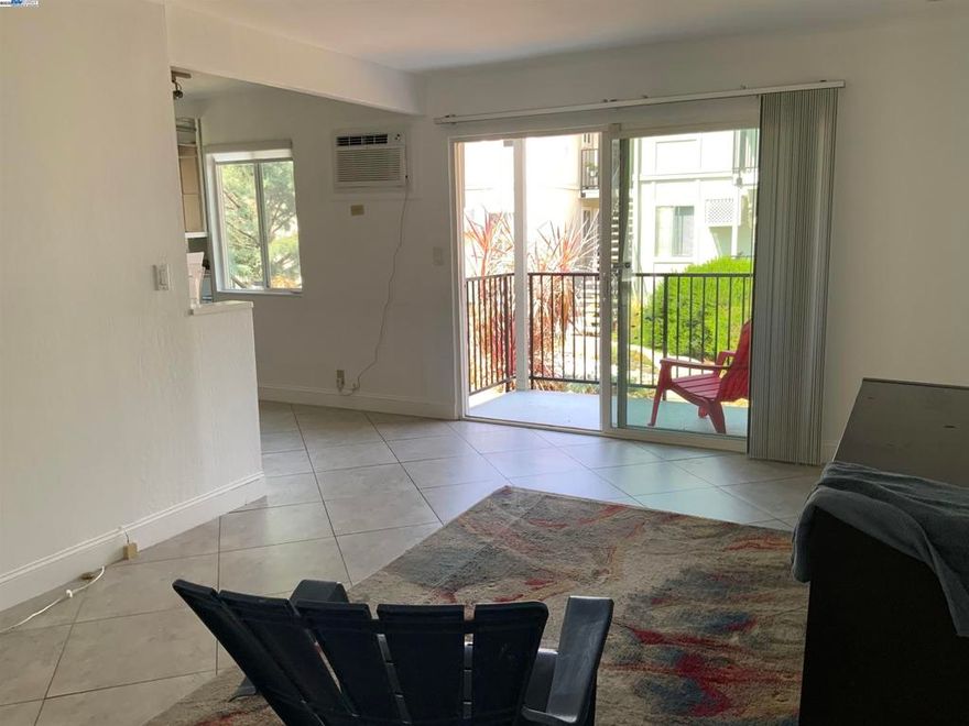 Ready to move-in //. Nice, Clean & very well maintained// perfect for. Small family// First Time Home Buyer special!