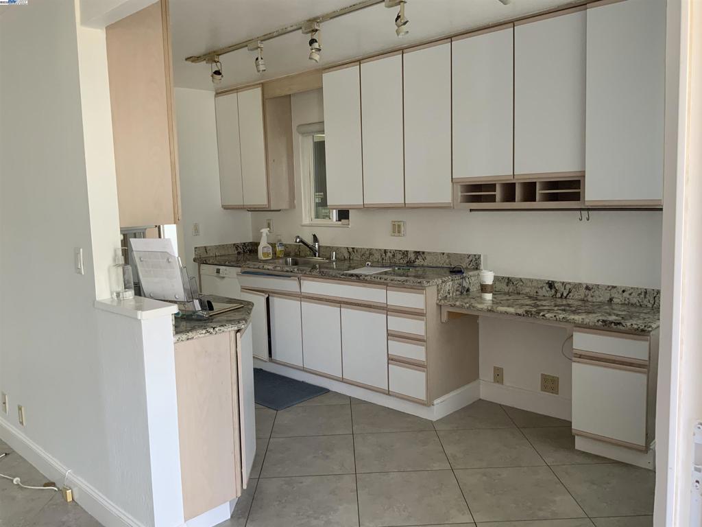 SUNNY WEST - Residential