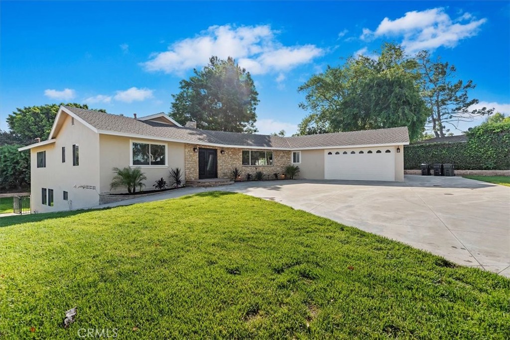 1730 Sunny Knoll
