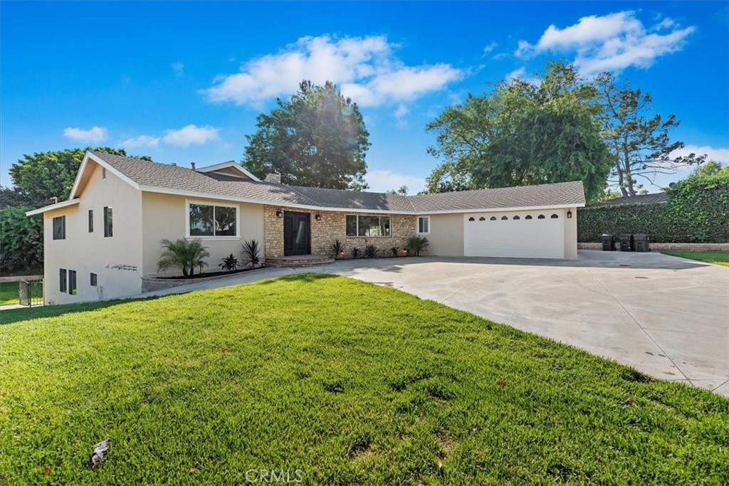 1730 Sunny Knoll