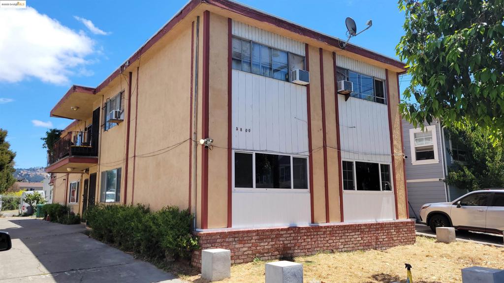 This is a solid fully rented income producing 4 unit building. This property has been in the same family for over 40 years. This property has 4- 2 bedroom 1 bath units. There is off street parking for 4 cars. This is a great property to add to your rental properties or for a 1031 exchange.