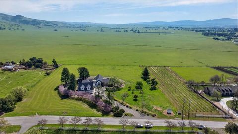 Photo of 621 Carpenter Drive, Hollister, CA 95023 (MLS # ML82037114)