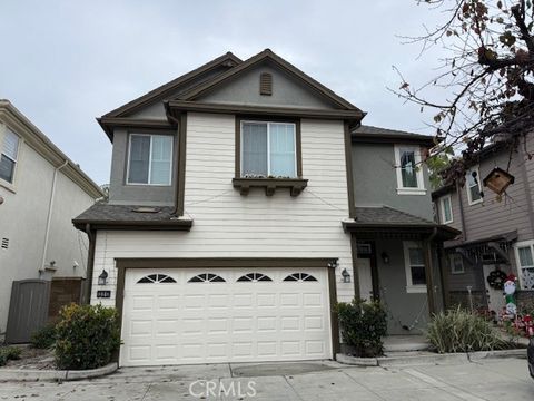 Photo of 330 Flyers Ln, Tustin, CA 92782 (MLS # OC26000878)