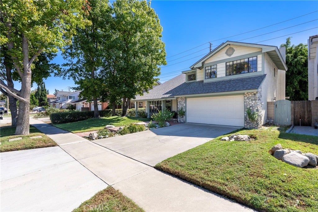 8008 E Woodsboro