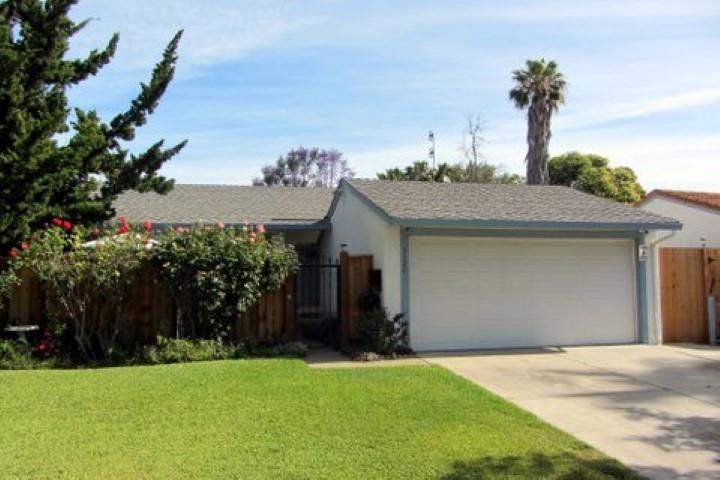 Coyote Creek Neighborhood. Pride of ownership. Kitchen-maple cabinets,granite counter tops,glass back splash,electrolux refigerator (inc). Bathrooms- oak vanities w/marble vanity tops. Laminate flooring in kitchen,family room,living/dining room,bedrooms. Tile flooring in bathrooms, hallway, & laundry room.Enclosed front & rear yards for privacy-sitting area w/pond, covered patio, great for entertaining. --Enjoy walking,biking,&hiking in the open space of Shady Oaks Park and Coyote Creek Trails.