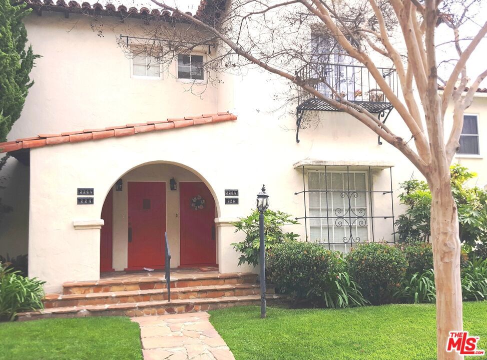 This charming second floor furnished unit is a spacious apartment in a classic Spanish style building. Recessed lighting, crown moldings, new lamented floors, recently painted. Remolded kitchen with top-of-the-line stainless steel appliances, refrigerator & range, stackable washer & dryer in the unit with updated bathroom. Off-street parking only, located in the heart of the prestigious Beverly Hills area by Wilshire Blvd. Centrally located to all of the magnificent Beverly Hills shopping, restaurants and hotels.