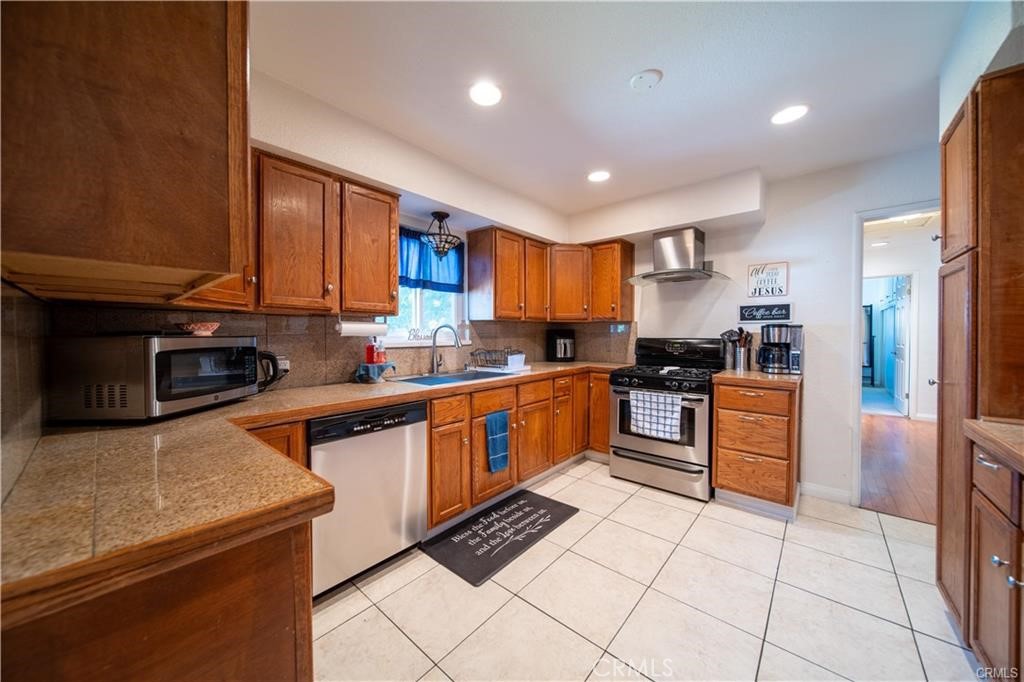 209 E Francis