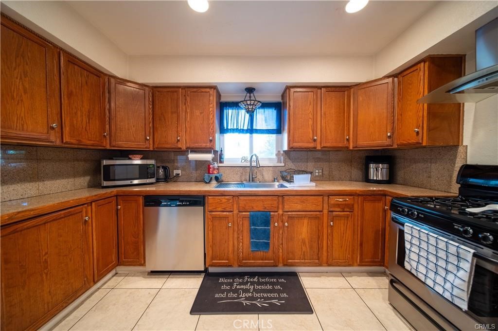 209 E Francis