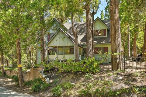 Photo of 157 Bret Harte Road, Lake Arrowhead, CA 92352 (MLS # IG26110911)