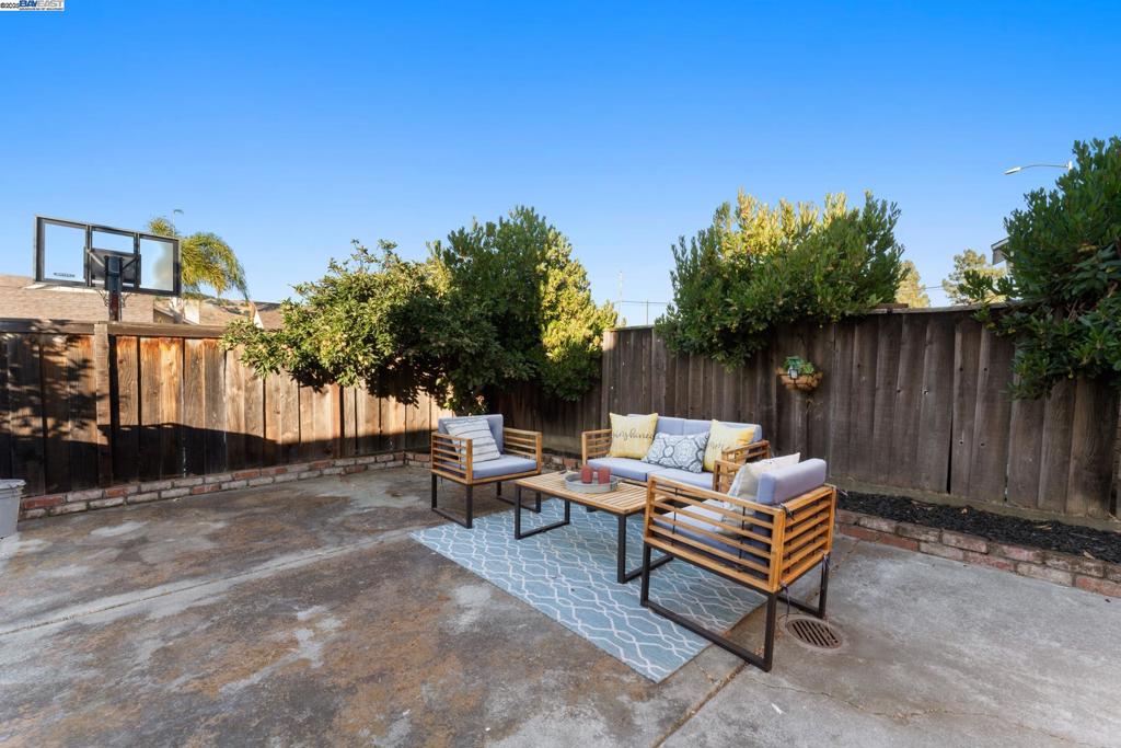 HAYWARD - Residential