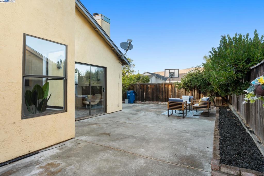 HAYWARD - Residential