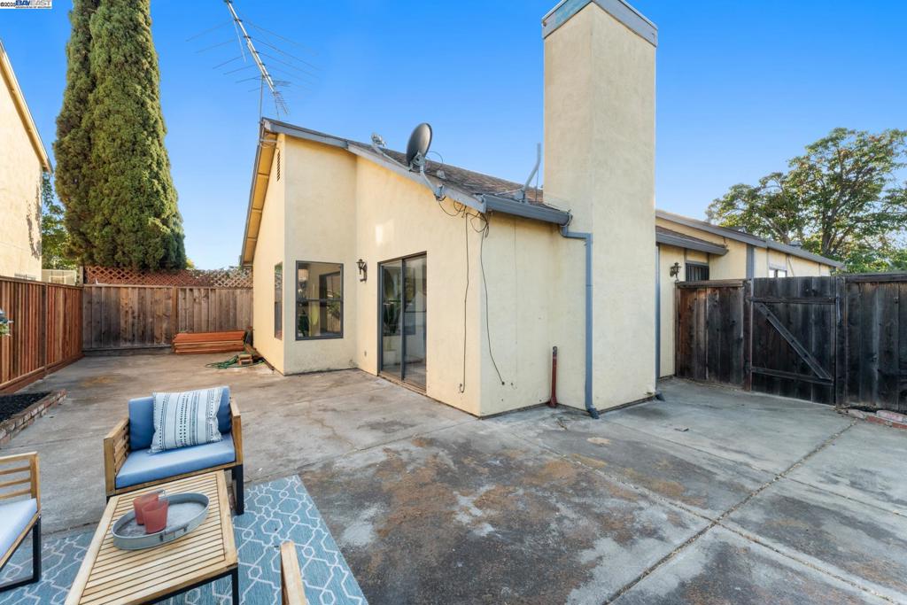 HAYWARD - Residential