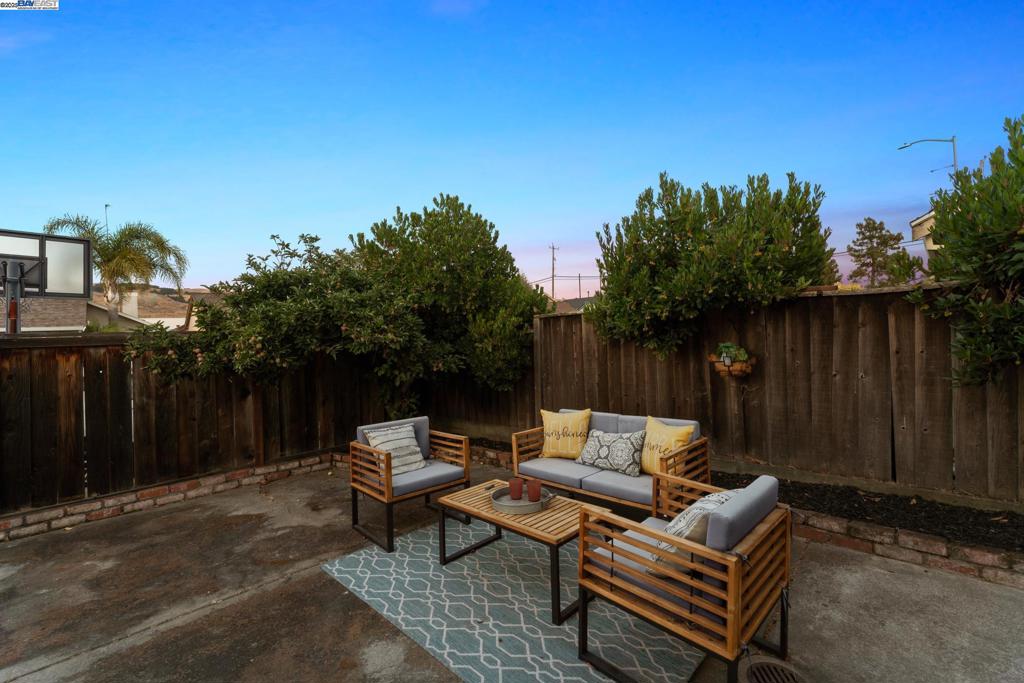 HAYWARD - Residential