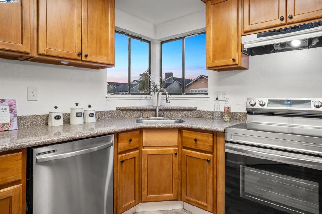 HAYWARD - Residential