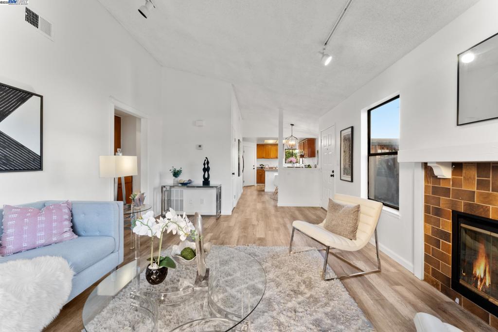 HAYWARD - Residential