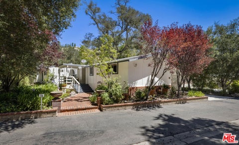 Photo of 54 Robin Hood Place, Westlake Village, CA 91361 (MLS # 26869781)