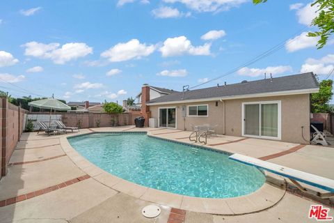 Photo of 17512 Balfern Avenue, Bellflower, CA 90706 (MLS # 26673737)